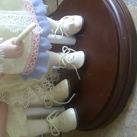 Vintage Danbury Mint Porcelain Mother & Daughter Dolls with Certificate - Picture 10 of 12